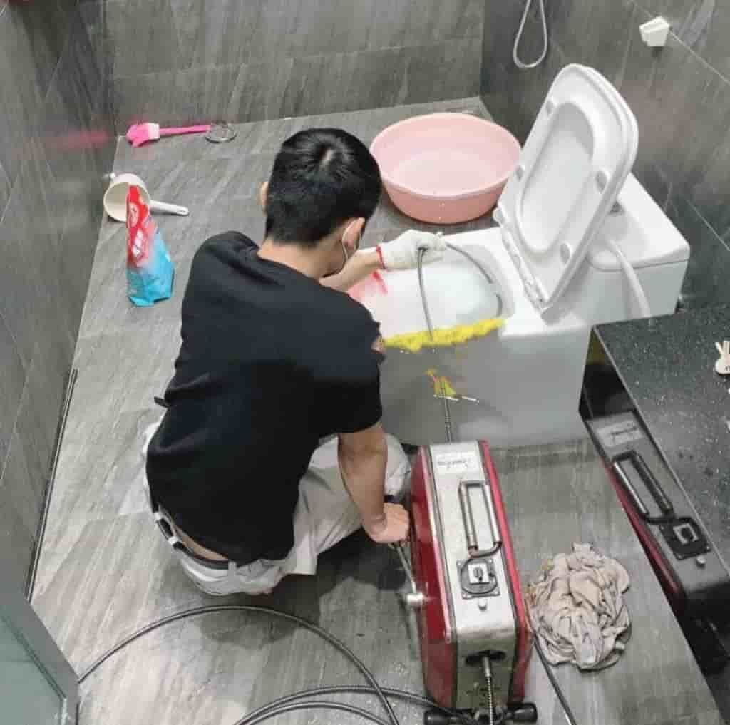 thông cống nahf vệ sinh